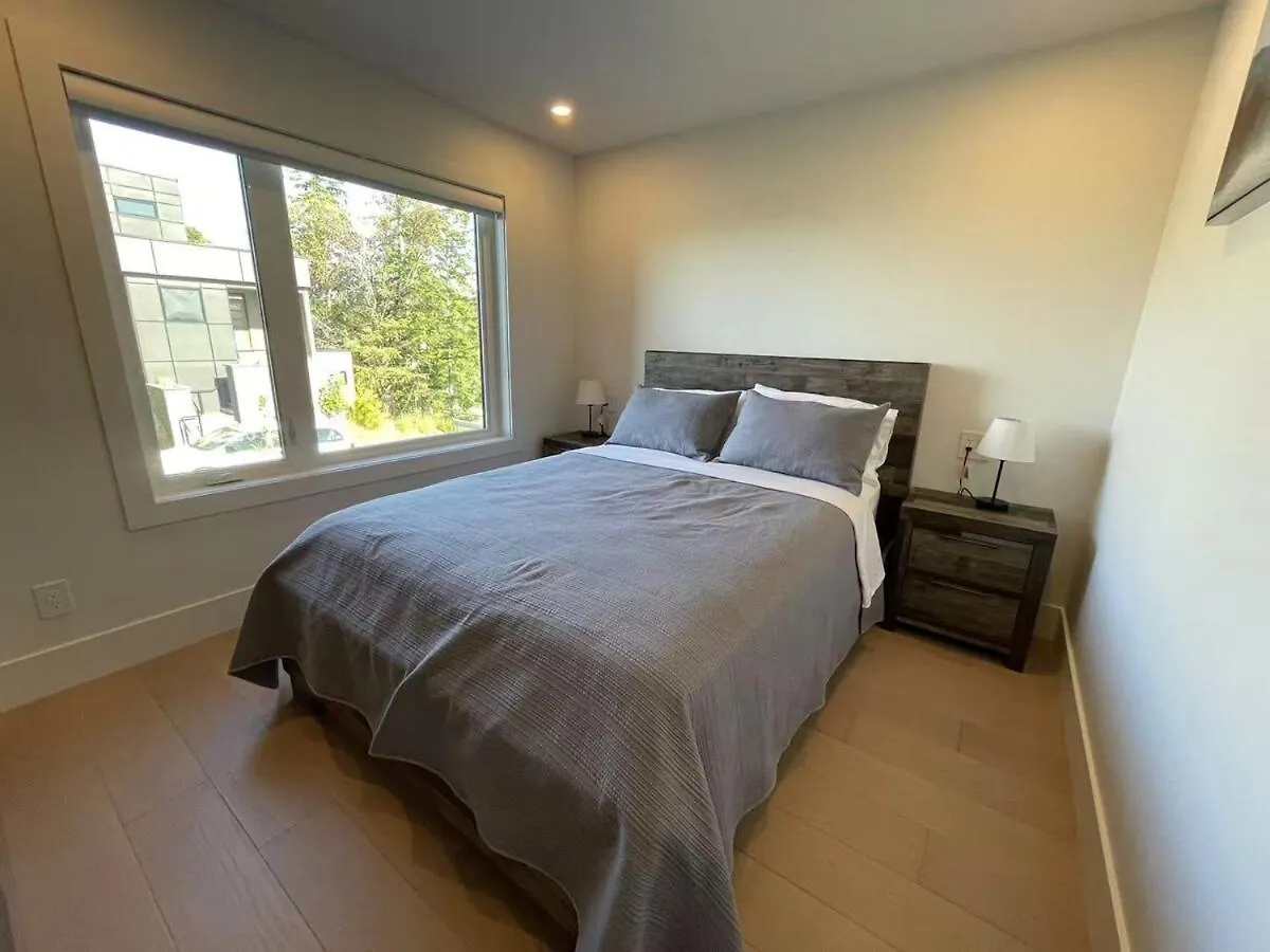 Stylish 6Br Retreat With Breathtaking Ocean Views Holiday home Nanaimo
