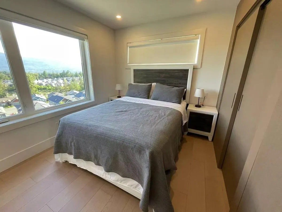 Stylish 6Br Retreat With Breathtaking Ocean Views Holiday home